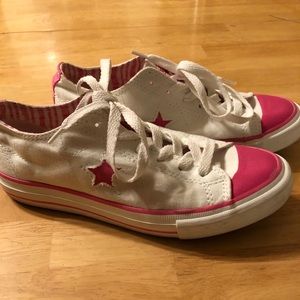 Unique White And Pink Converse Low Top Shoes